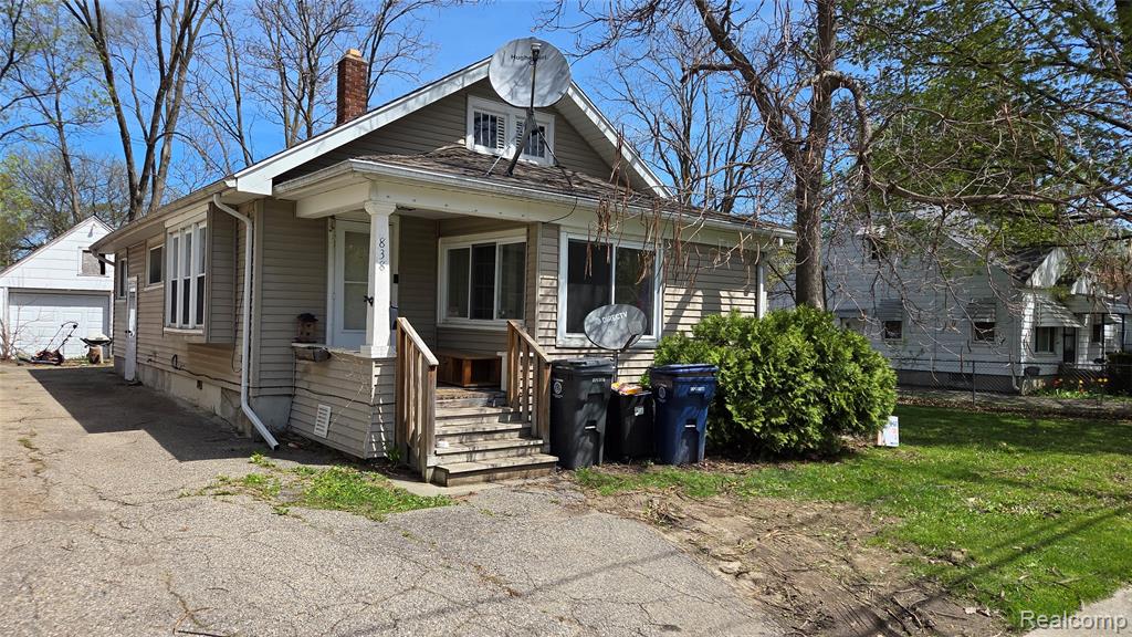 838 Clinton Street, Flint, MI 48507 — front exterior