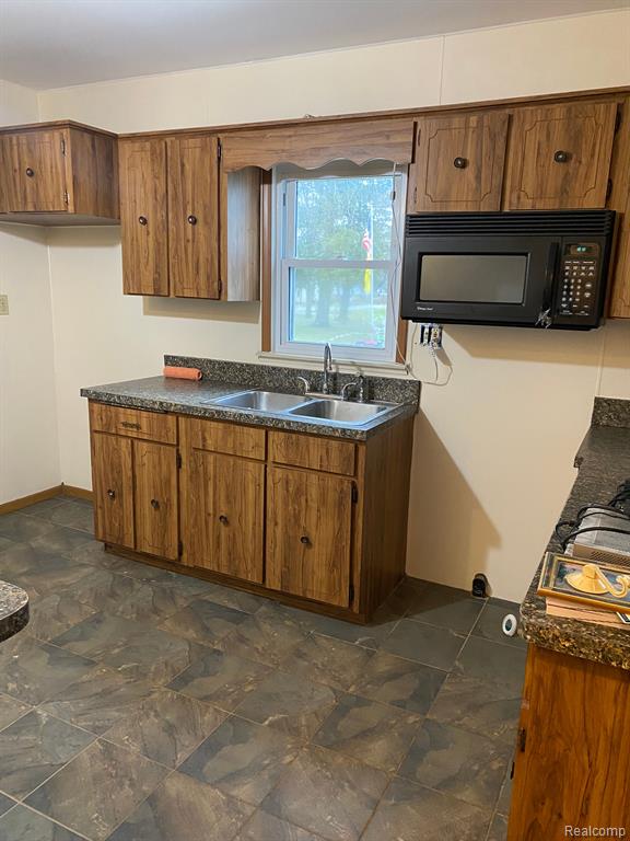 5470 POTTER Road, Burton, MI 48509 — Photo 17