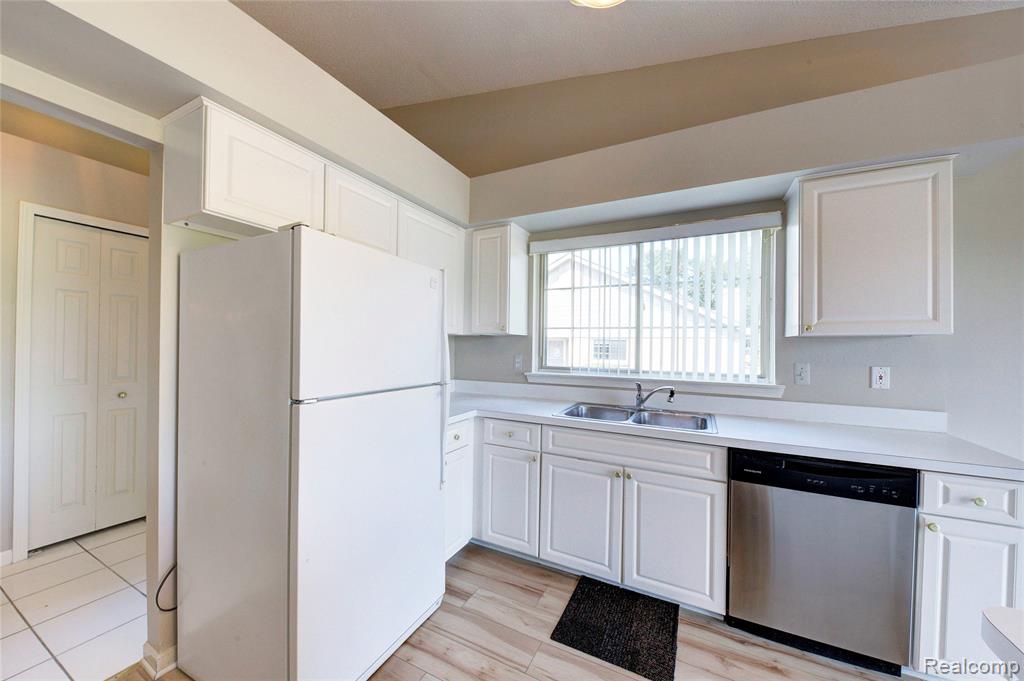 1913 Pebble Creek Drive, Canton, MI 48188 — Photo 14