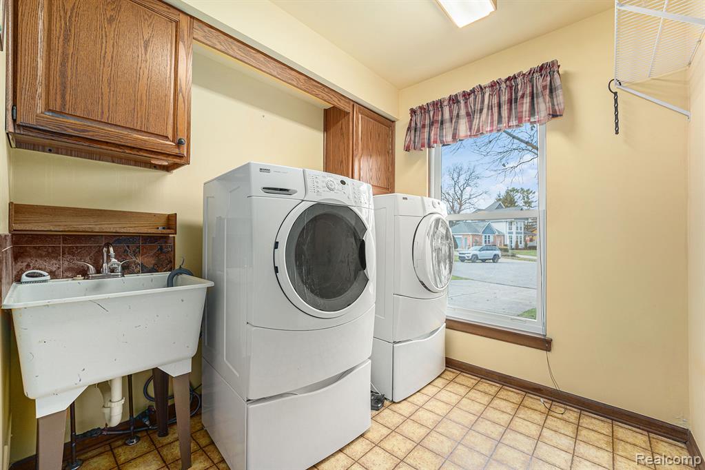 48796 Palmyra Drive, Shelby Twp, MI 48317 — Photo 17