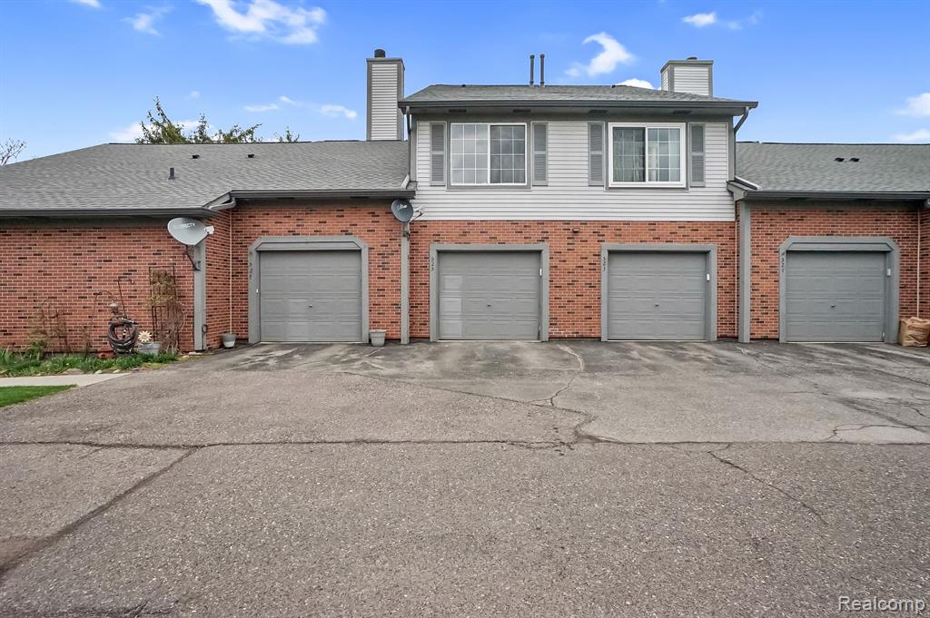 525 WINWOOD Circle, Walled Lake, MI 48390 — Photo 6