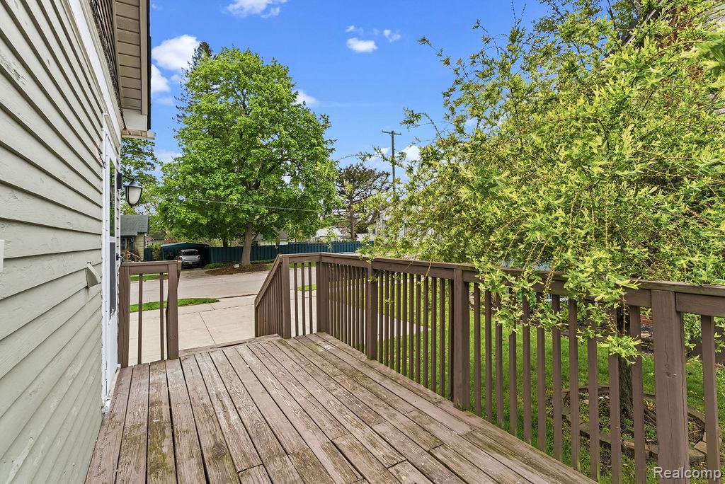 305 N Almont Avenue, Imlay City, MI 48444 — Photo 40