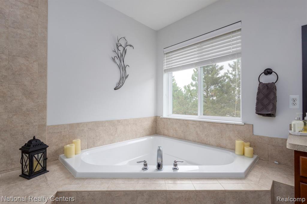 18 Wildrose Drive, White Lake, MI — Photo 19