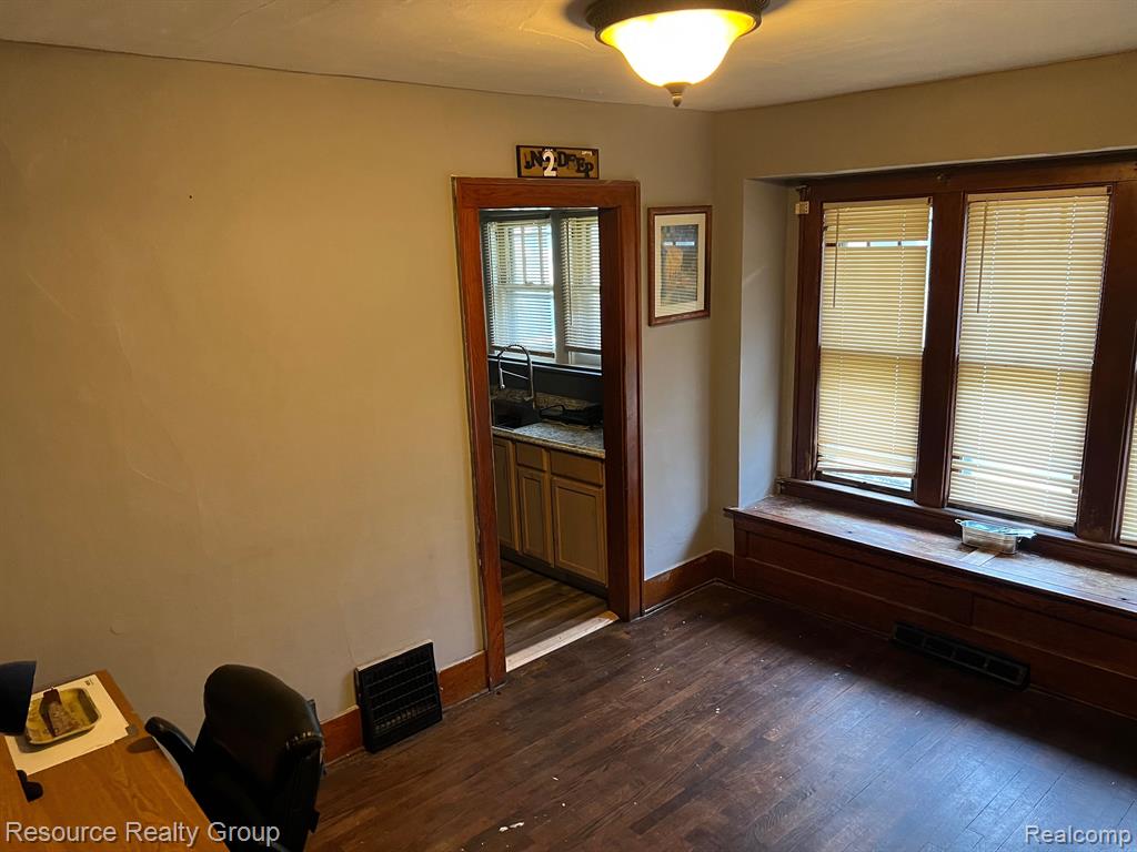 81 S Tasmania St. Street E, Pontiac, MI 48342 — Photo 8