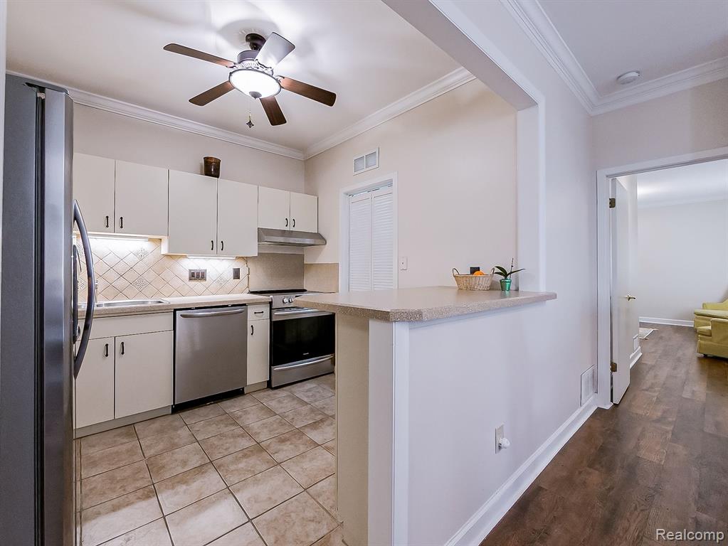 29431 LAUREL Drive, Farmington Hills, MI 48331 — Photo 4
