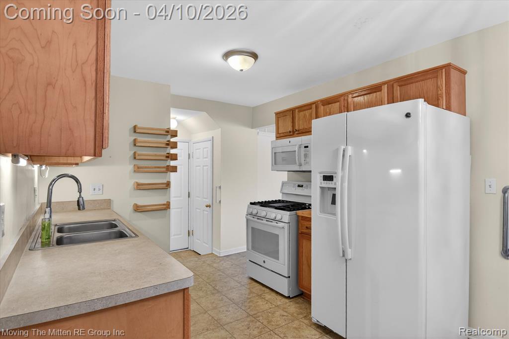 8672 Hemlock Court, Ypsilanti, MI 48198 — Photo 10