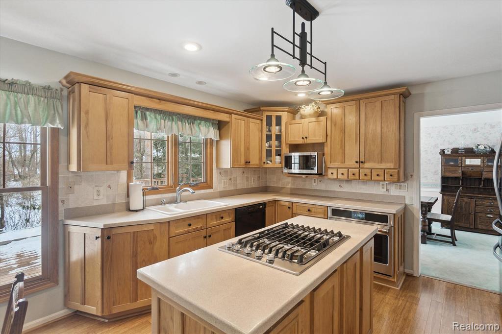 8150 FAWN VALLEY Drive, Clarkston, MI 48348 — Photo 11