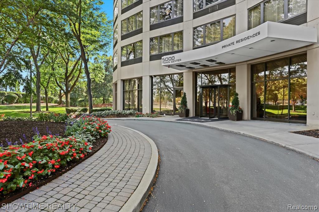 5000 Town Center Center, 2904, Southfield, MI 48075 — front exterior