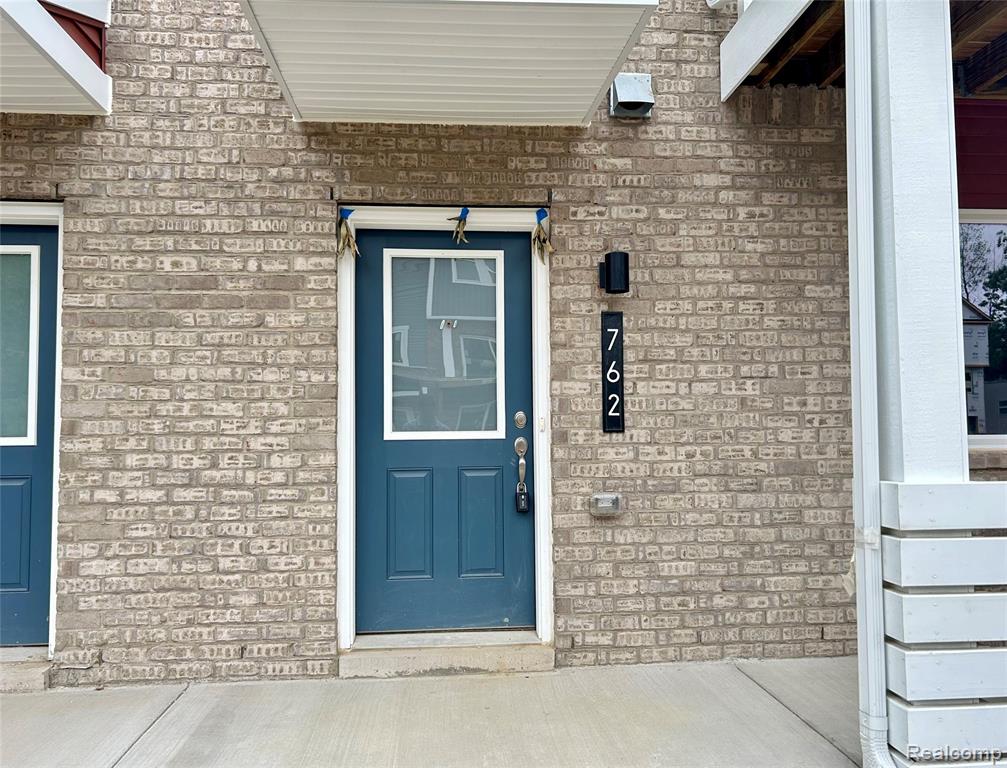 762 Huntley Lane, Troy, MI 48085 — front exterior