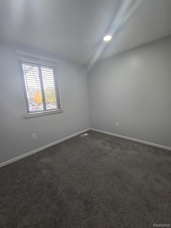 8410 HICKORY DR Drive, Sterling Heights, MI 48312 — Photo 15