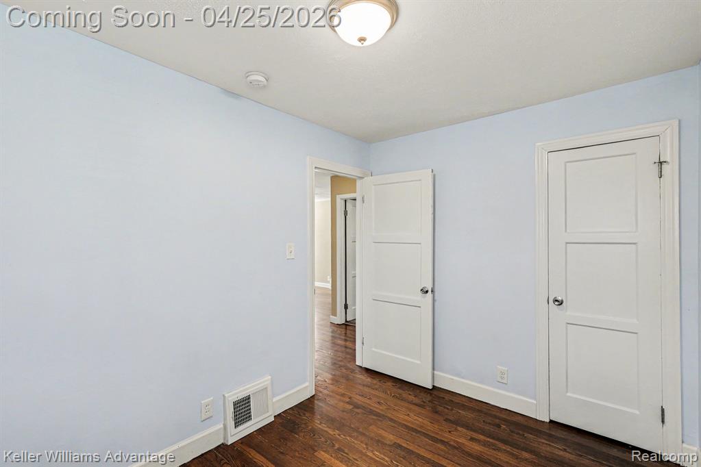 941 W Farnum Avenue, Madison Heights, MI 48071 — Photo 11