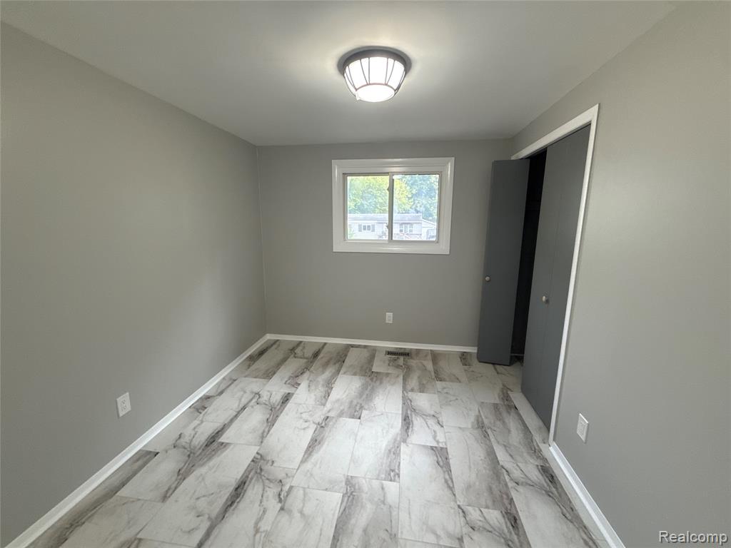 3308 Spring Valley Drive, Flint, MI 48504 — Photo 15