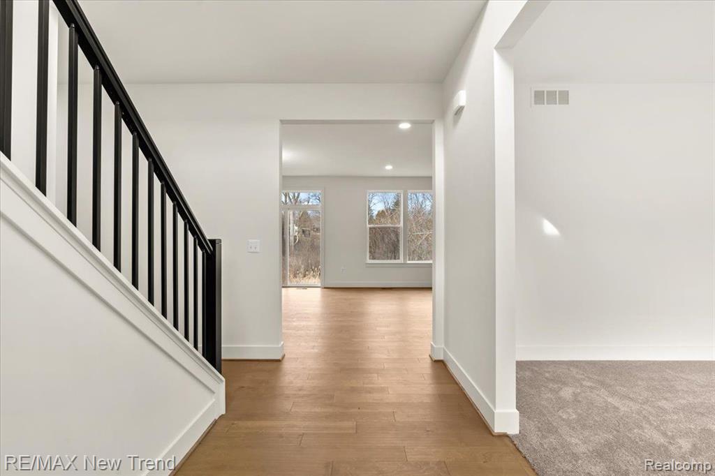 6515 CAMBRIDGE Circle, Clarkston, MI — Photo 3