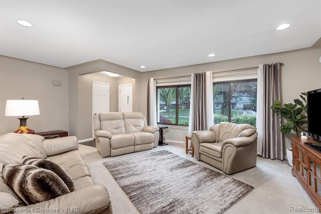 708 MOUNT VERNON Boulevard, Royal Oak, MI 48073 — Photo 11