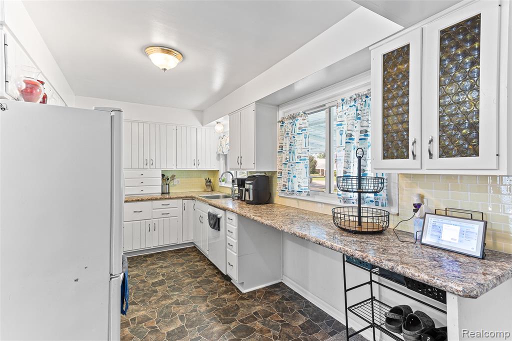 23020 Farmington Road, Farmington, MI 48336 — Photo 3