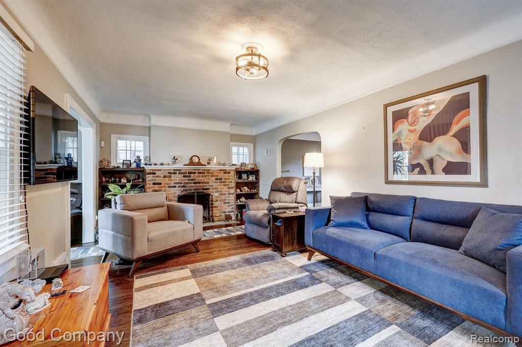 714 W HAZELHURST Street, Ferndale, MI 48220 — Photo 2