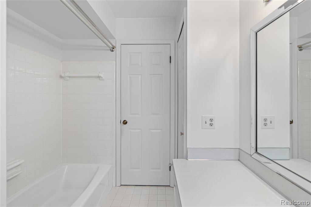 6247 King Arthur Court, Swartz Creek, MI 48473 — Photo 30