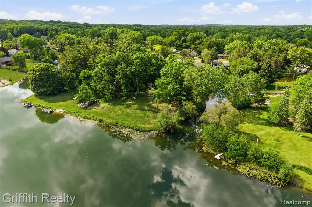 10646 Kenicott Trail, Brighton, MI 48114 — Photo 38