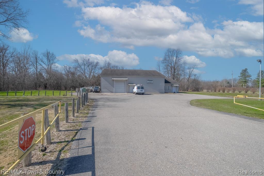 2170 LAVELLE Road, Flint, MI 48504 — Photo 5