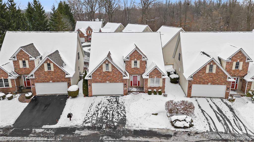 6166 Natures Cove, Grand Blanc, MI 48439 — Photo 2