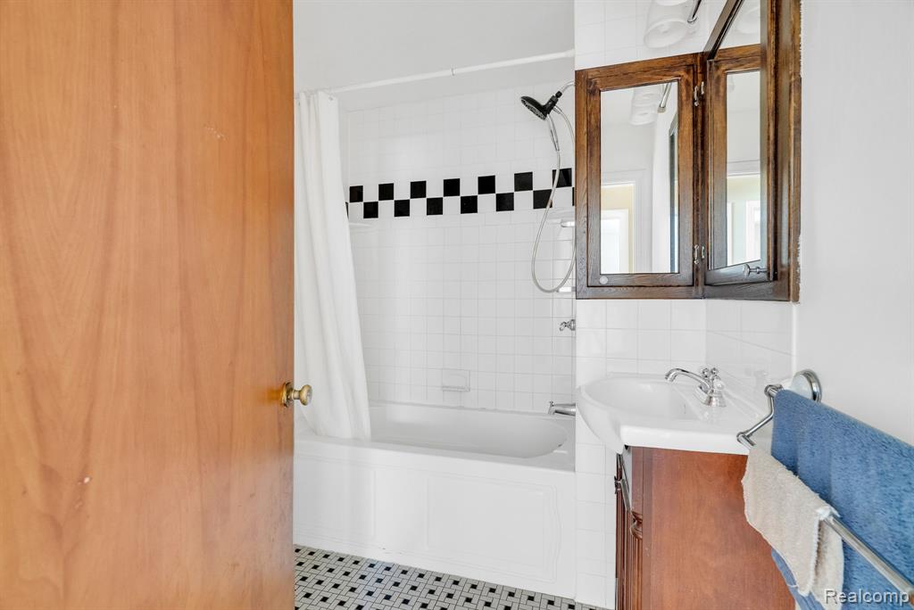 221 Guy Street, Yale, MI 48097 — Photo 20