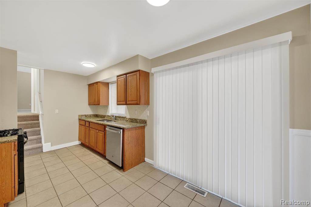 15654 Isabelle Street, Romulus, MI 48174 — Photo 7