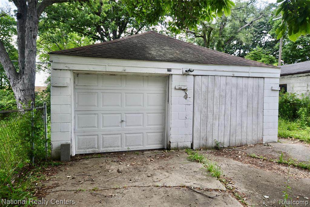 8267 Carlin Street, Detroit, MI 48228 — Photo 36