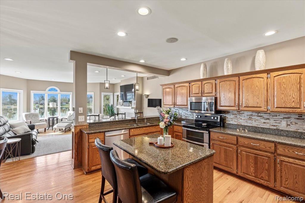 566 BAY POINTE Drive, Oxford, MI 48371 — Photo 22