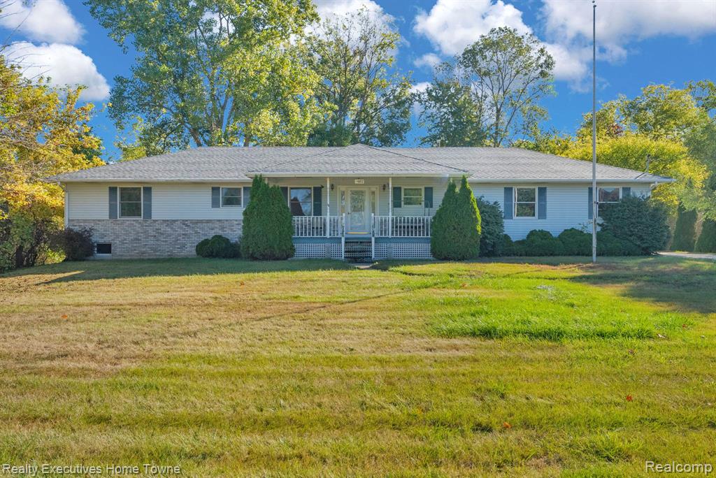 4602 Meadowlawn Drive, Fort Gratiot, MI 48059 — front exterior