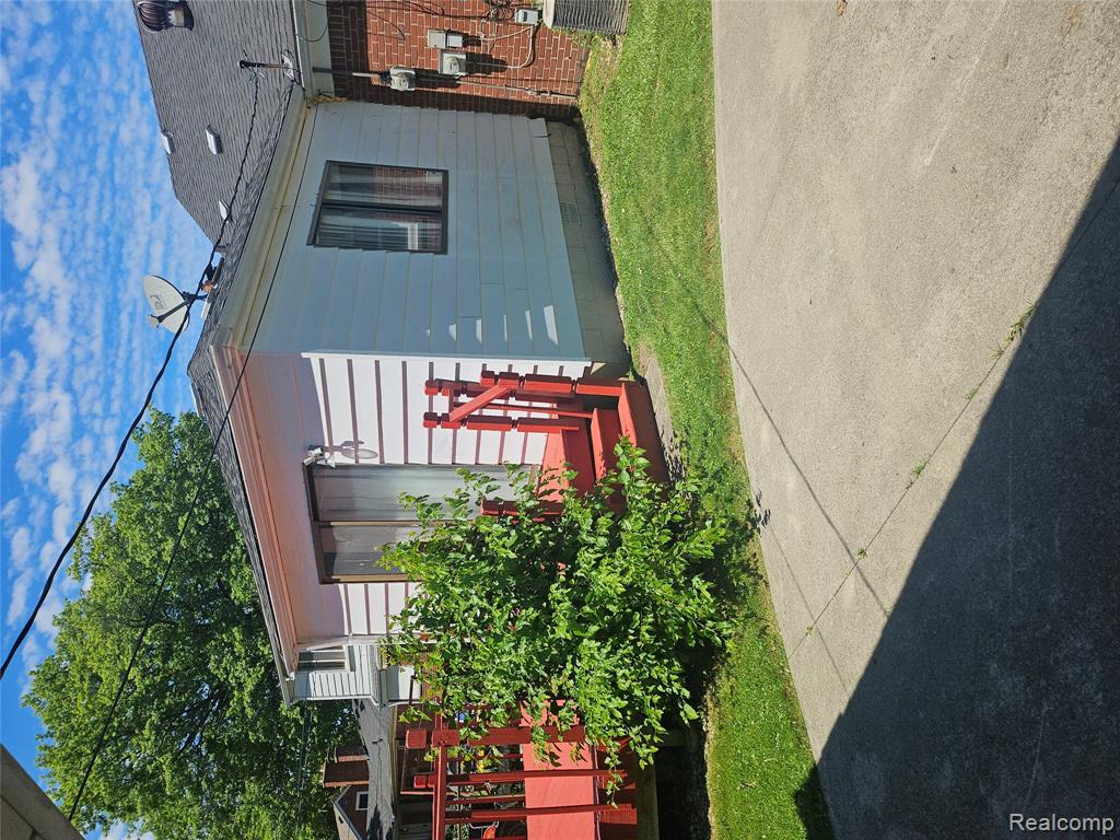 20296 Damman Street, Harper Woods, MI 48225 — Photo 23