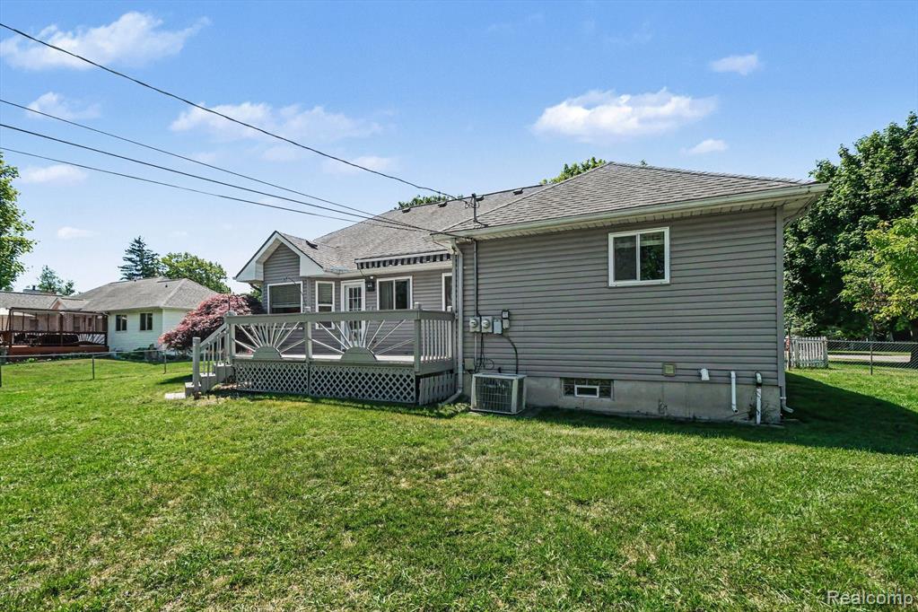 4660 Woodhull Drive, Clarkston, MI — Photo 32