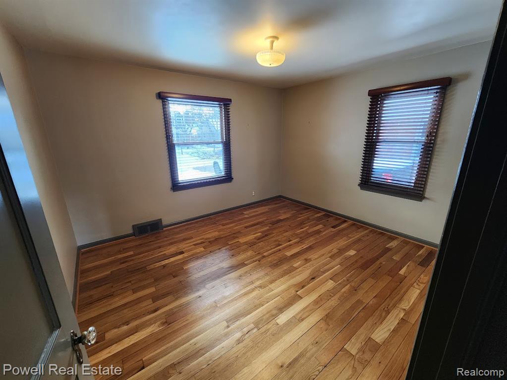912 Cedarhill Drive, Royal Oak, MI 48067 — Photo 8