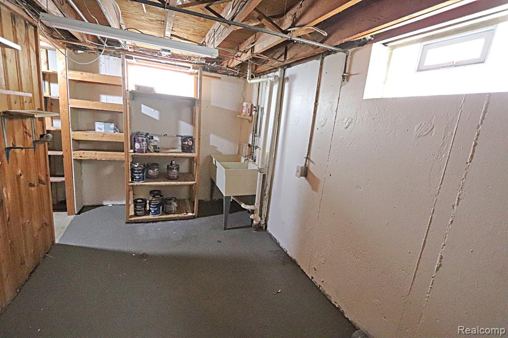 9929 DEERING Street, Livonia, MI 48150 — Photo 31