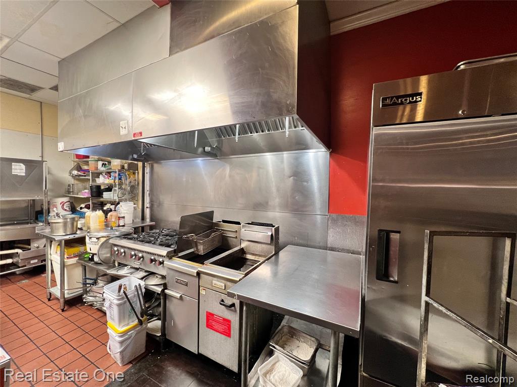 33214 W 14 Mile Road, West Bloomfield, MI — Photo 9