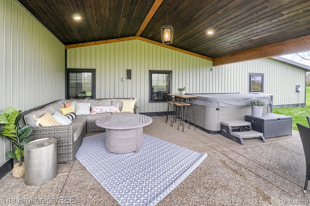 6179 W CARPENTER Road, Flushing, MI 48433 — Photo 8