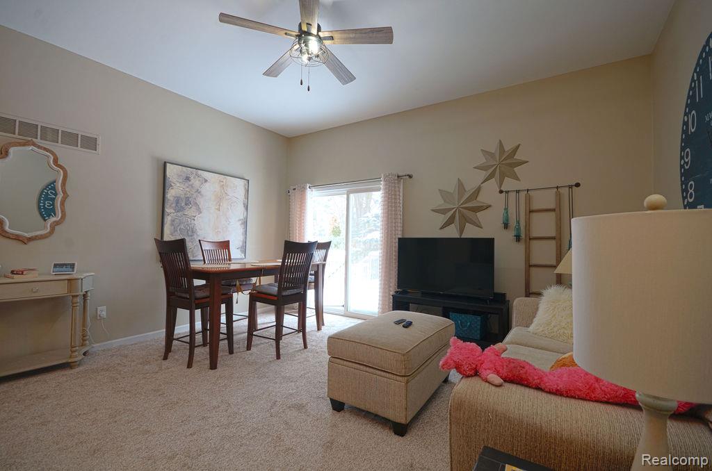 7968 Divot Drive E, 5, Waterford, MI 48327 — Photo 4