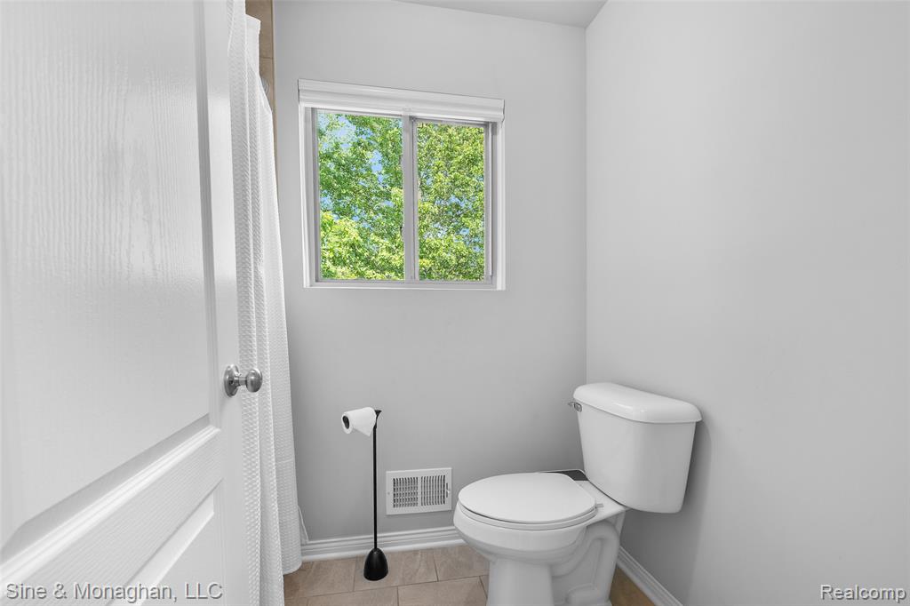 5401 Aberdeen Court, Clarkston, MI 48348 — Photo 32