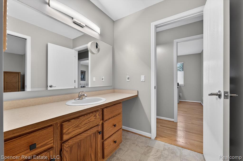 5988 Waldon Road, Clarkston, MI — Photo 28