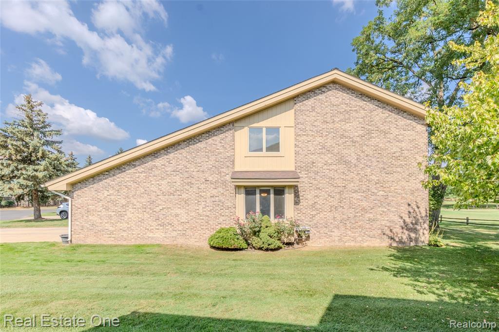 4575 Fairway Court, Waterford, MI 48328 — Photo 11