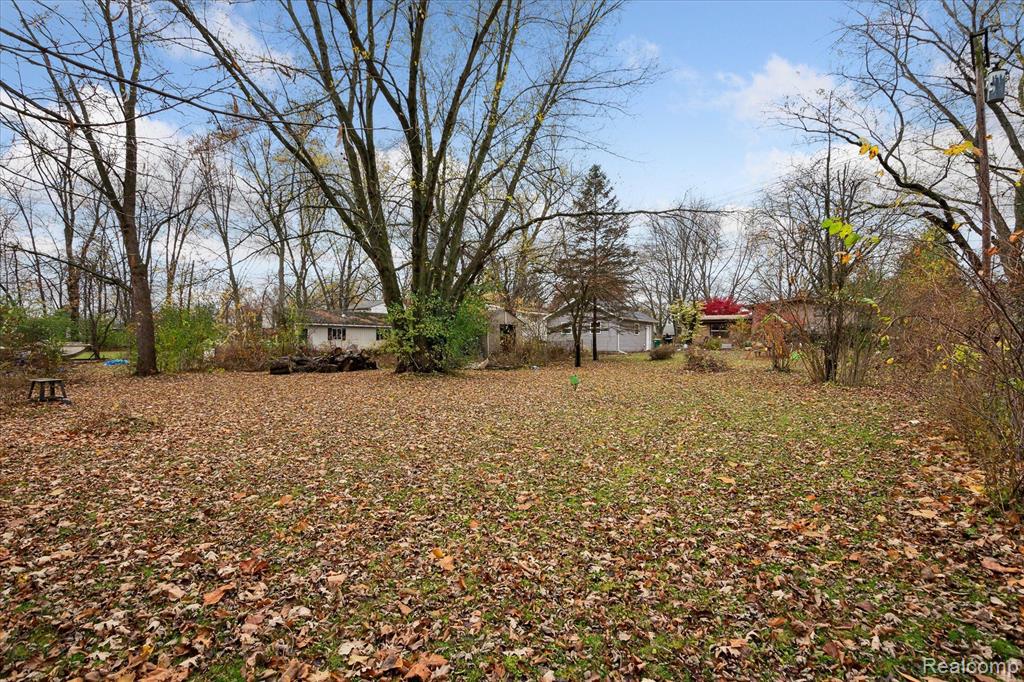 8537 Moms Drive, Belleville, MI 48111 — Photo 38