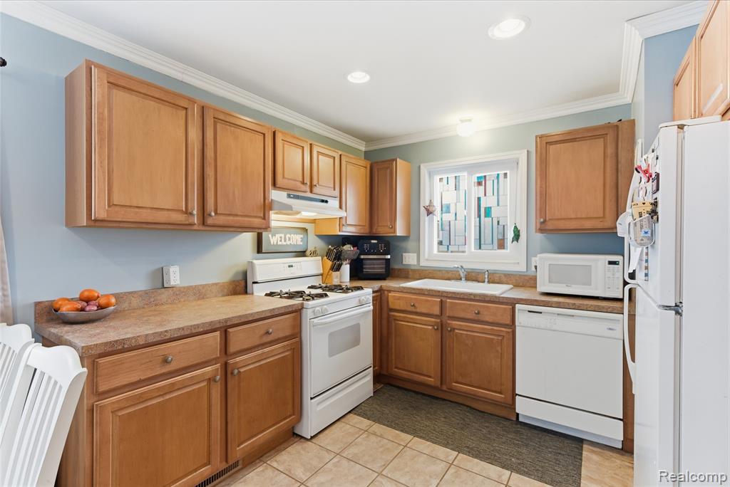 8164 Gerald Avenue, Warren, MI 48093 — Photo 12