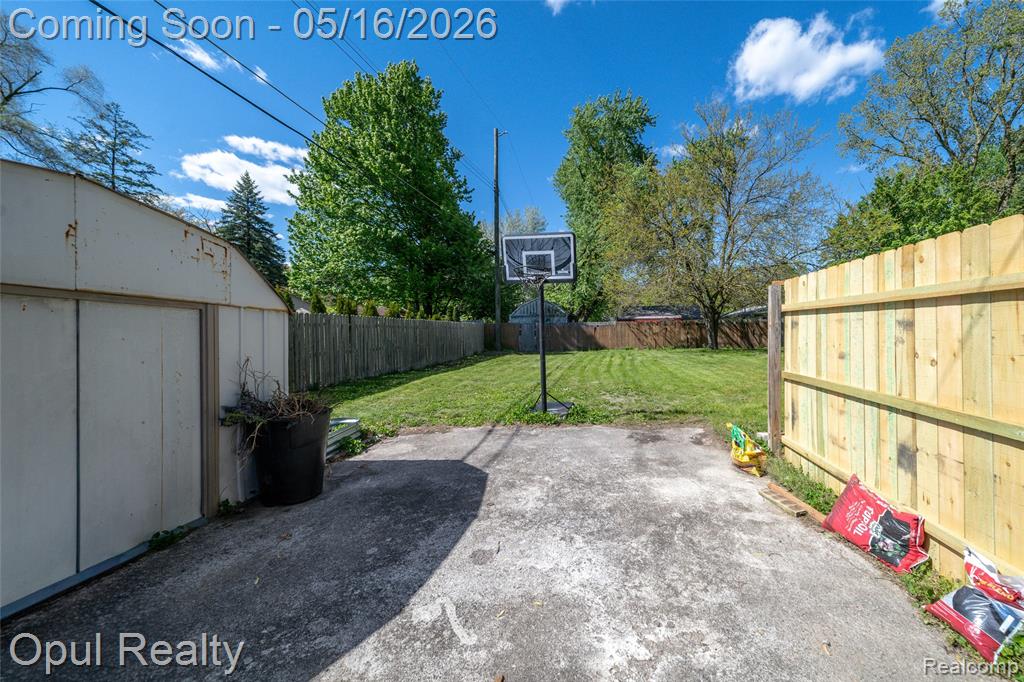 21001 Parker Street, Farmington, MI 48336 — Photo 35