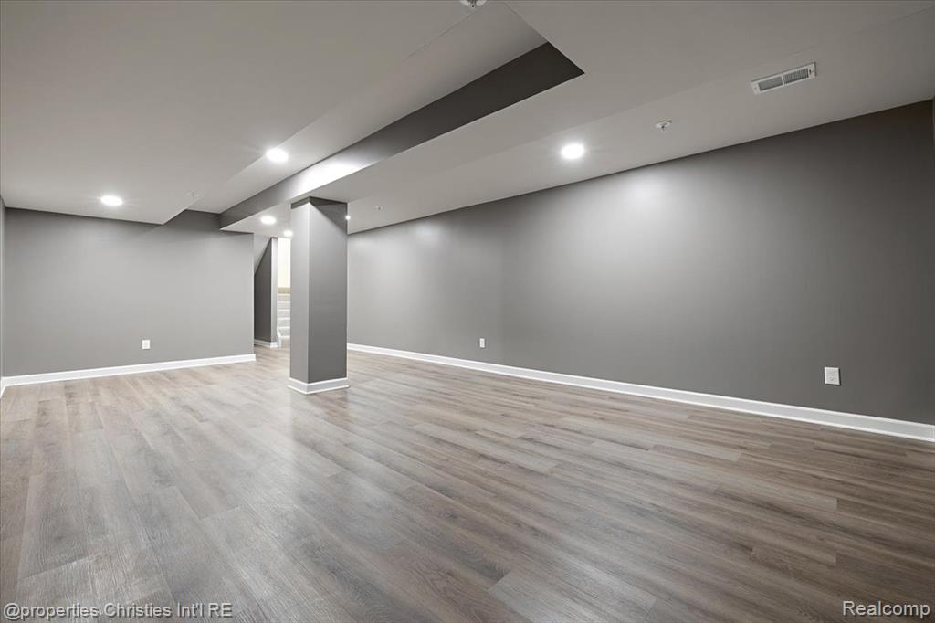 8204 Alexa Drive, Commerce Twp, MI 48390 — Photo 29