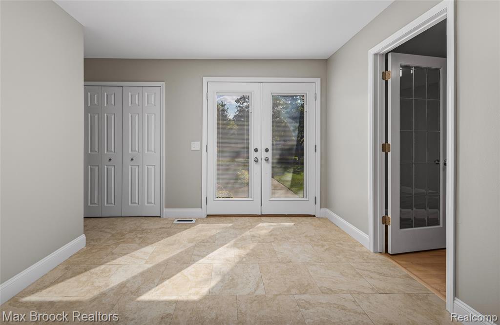 5163 Woodlands Drive, Bloomfield Hills, MI 48302 — Photo 4