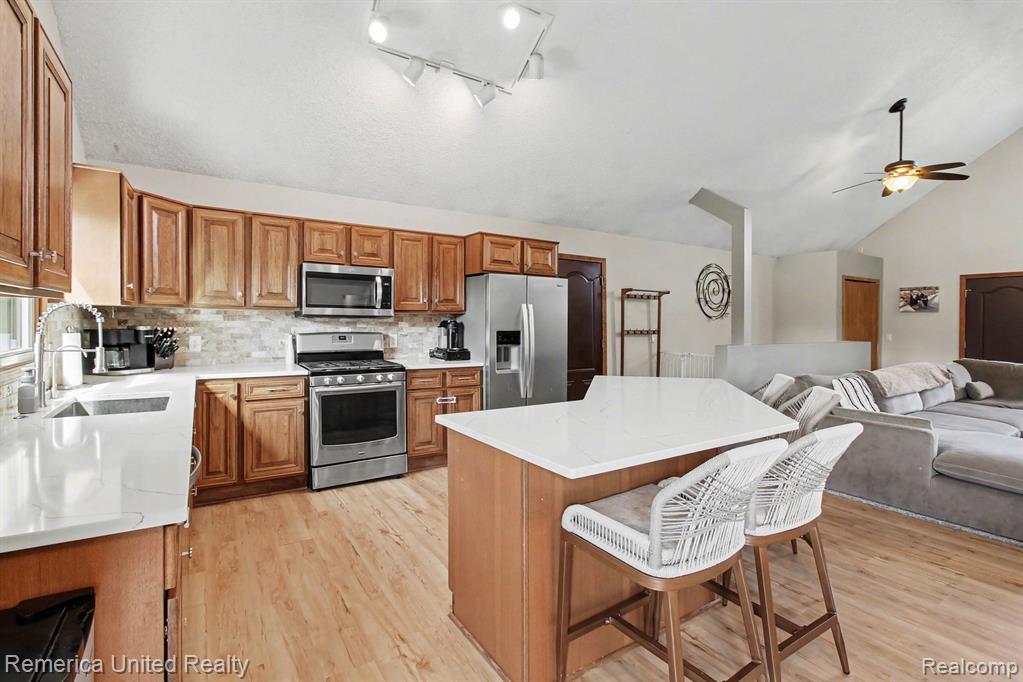 9156 Apple Orchard Drive, Fenton, MI 48430 — Photo 8