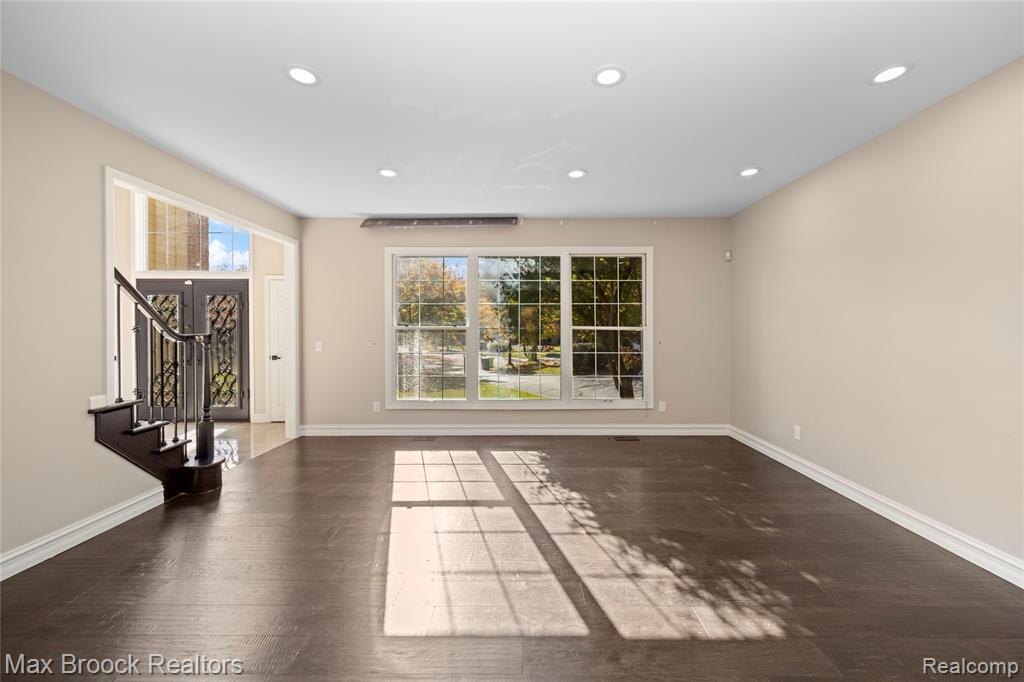 6986 Crosswell Drive, West Bloomfield, MI — Photo 10