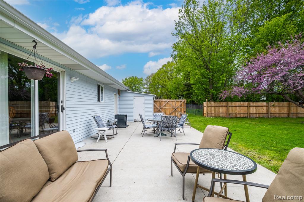 3585 Creekwood Drive, Saginaw, MI 48601 — Photo 18