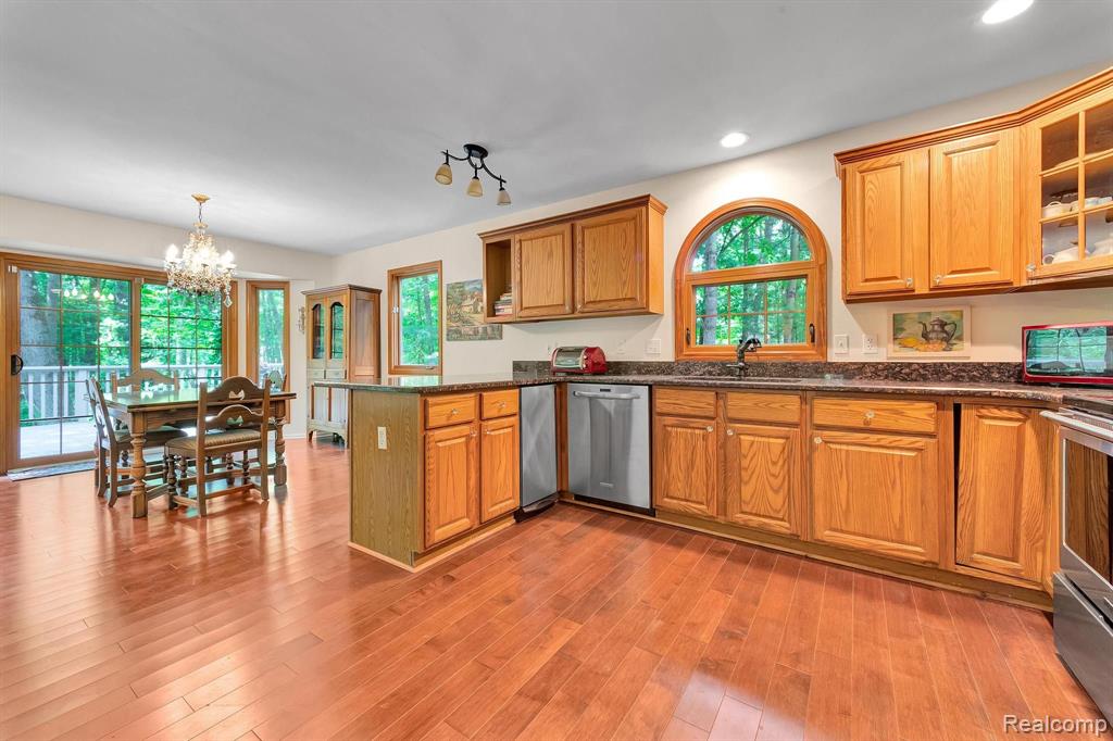 573 NAKOMIS Trail, Lake Orion, MI 48362 — Photo 19