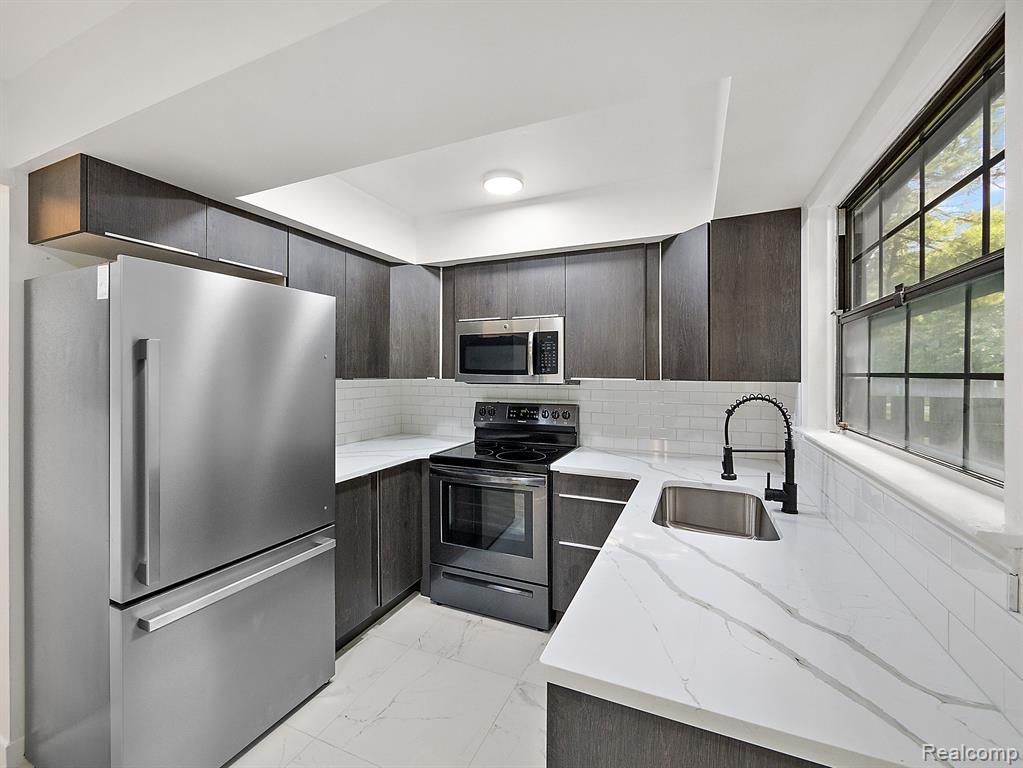 25167 GREENBROOKE Drive, Southfield, MI 48033 — Photo 30
