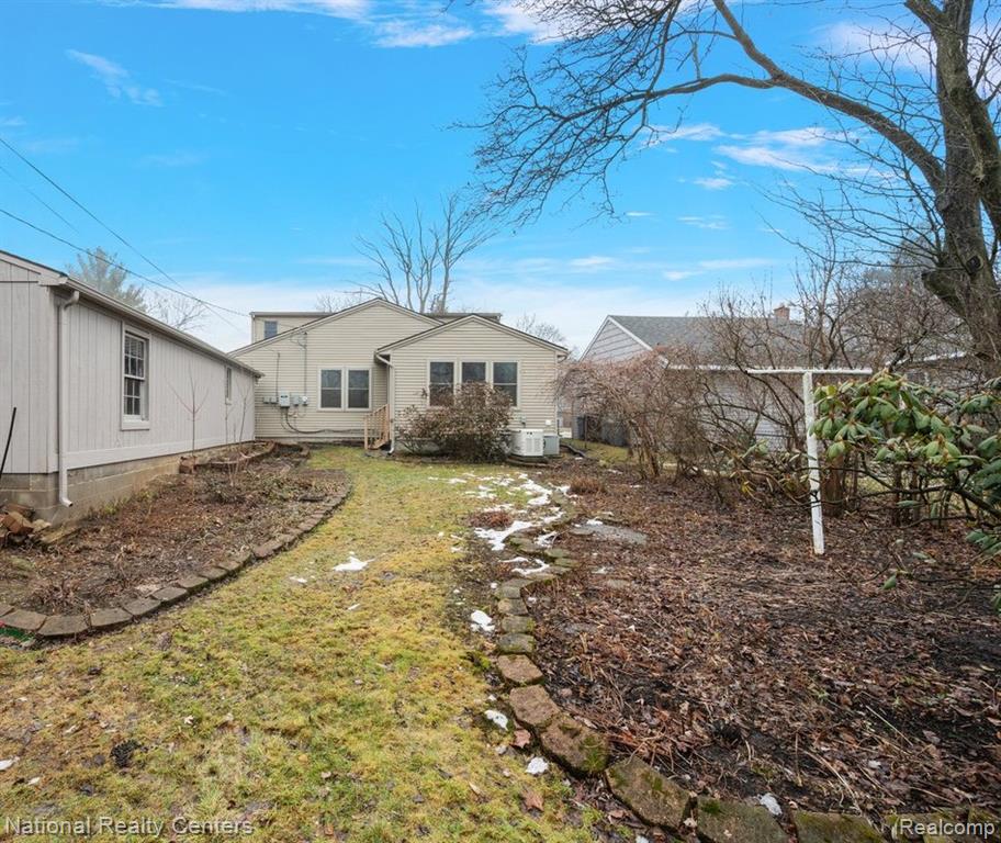 1938 Beverly Street, Keego Harbor, MI 48320 — Photo 5
